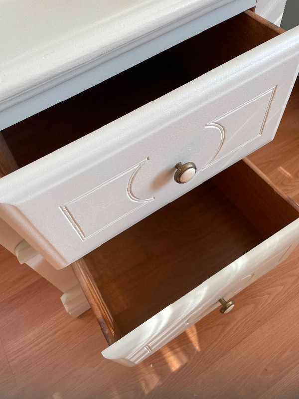 REFINISHED NIGHT STAND/ TABLE in Other Tables in Saskatoon - Image 3