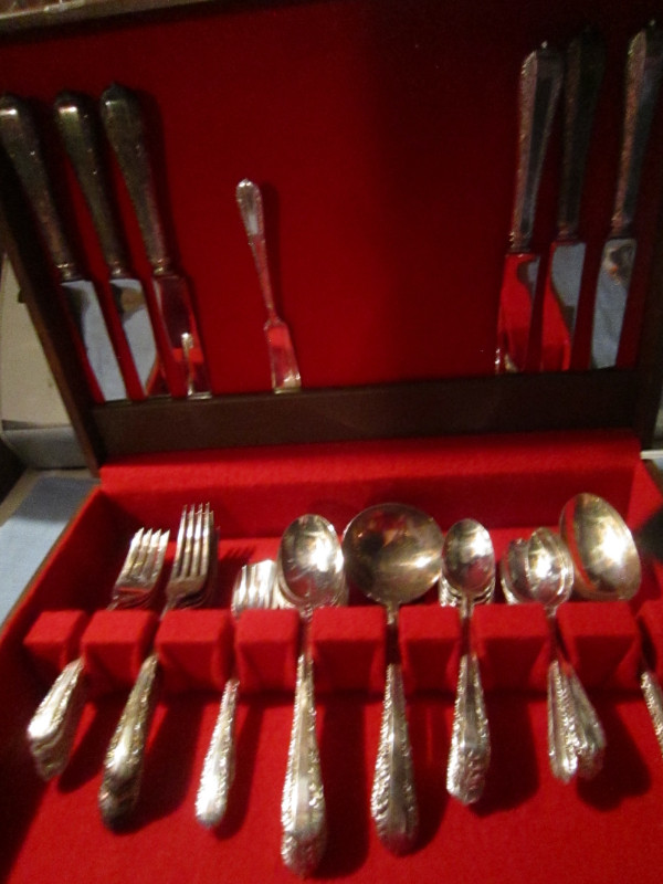 MAY FLOWER silverware set, Service for 6 in Arts & Collectibles in Charlottetown - Image 2