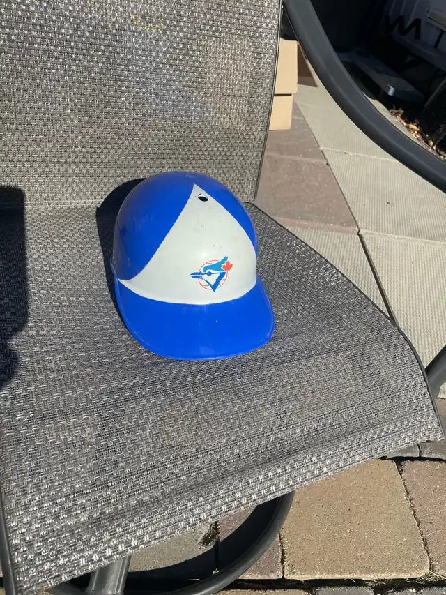 Toronto Blue Jays plastic helmet in Baseball & Softball in Regina - Image 2
