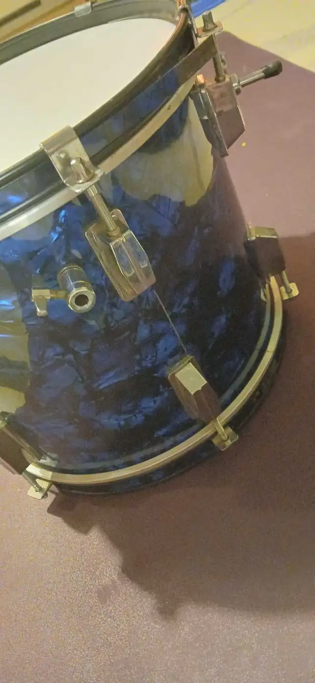 Junior 3-piece drum set plus 1 snare in Drums & Percussion in Oshawa / Durham Region - Image 10