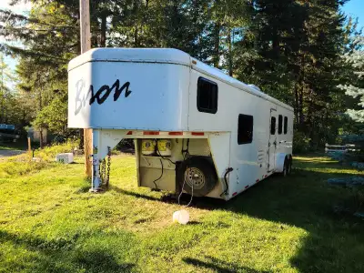 2013 Bison Live in Horse Trailer, fits 3.horses, New batteries, brand new tires, fixed latches and t...