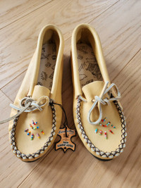 Ladies Moccasins Size 7