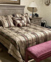 Queen size comforter and shams