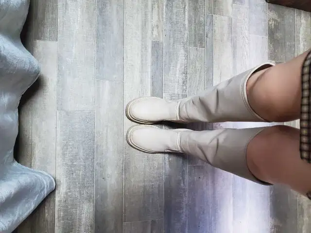 Cassietta off-white/light grey knee high boots -Size 7 for sale in Women's - Shoes in City of Toronto - Image 7