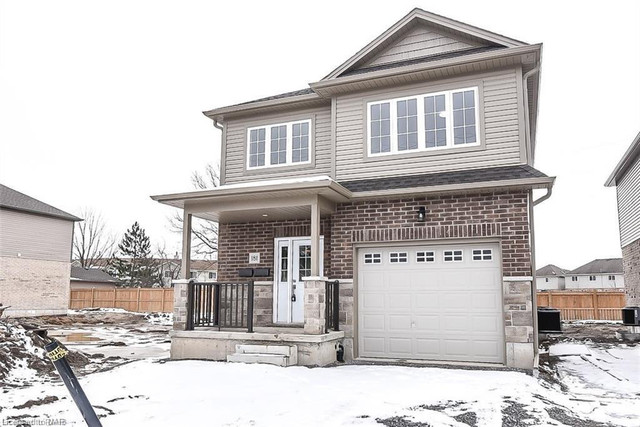 181 Rykert upper 3 bedrooms 3baths for rent in Long Term Rentals in St. Catharines - Image 2