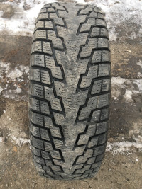 1 pneu d'hiver 195/65R15