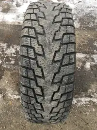 1 pneu d'hiver 195/65R15