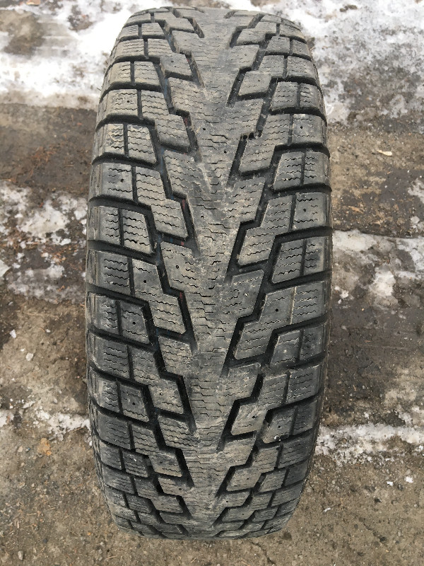 1 pneu d'hiver 195/65R15 in Tires & Rims in Laval / North Shore