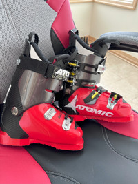 Atomic world cup FIS youth kids ski boots 23.5  (7-10 year olds)
