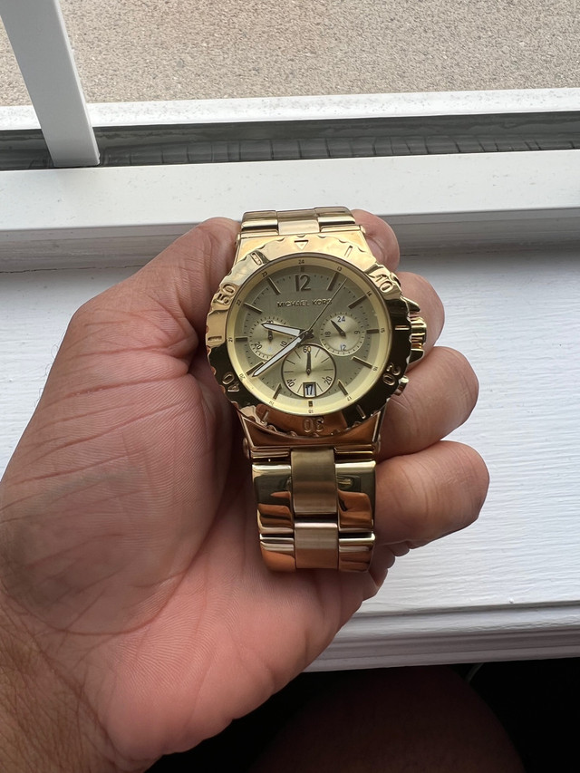 Used gold Michael Kors watch  in Jewellery & Watches in Markham / York Region - Image 4