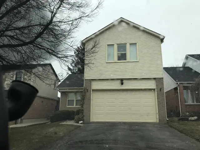 Eavestroughs, Gutters, Soffit, Fascia, Siding in Lawn, Tree Maintenance & Eavestrough in City of Toronto - Image 9