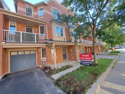 Beautiful home in quiet neighbourhood in ideal location. Just over a km. to Hwy.401 or Ajax waterfro...