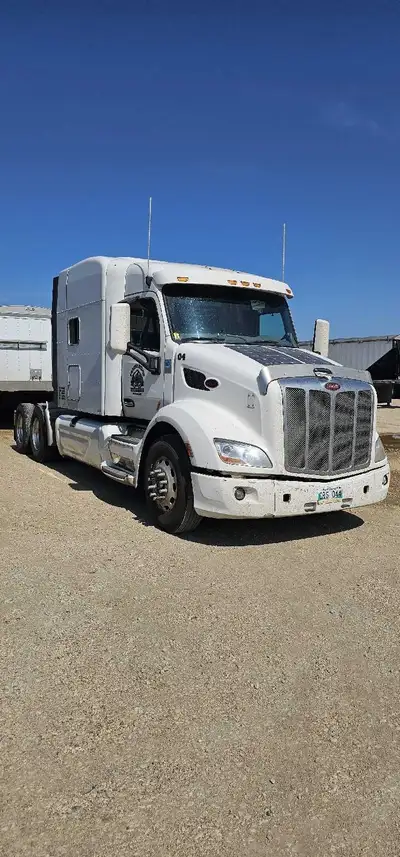 2017 peterbilt 579 with 1,666,331 km DEF deleted. Paccar MX-13 6 cylinder 12.9 L 510 hp engine Autom...