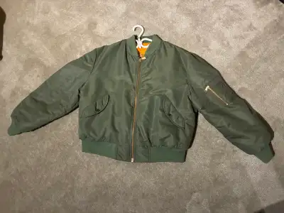 Manteau neuve MA-1 Flight Jacket features a fully reversible , View more