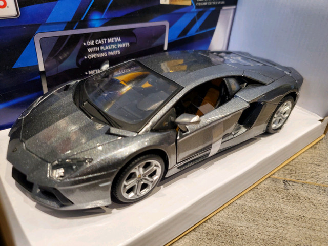 1:24 Diecast Maisto Lamborghini Aventador LP700-4 Grey in Arts & Collectibles in Kawartha Lakes - Image 4