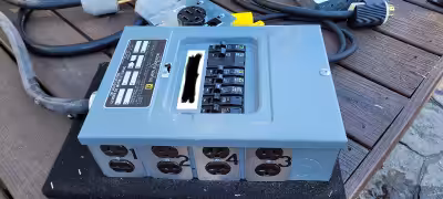 Square D Electrical Circuit Sub Panel with 30’ of 8-4 600V SOW Cabtire FT2 rating. (Panel #Q06L100)...