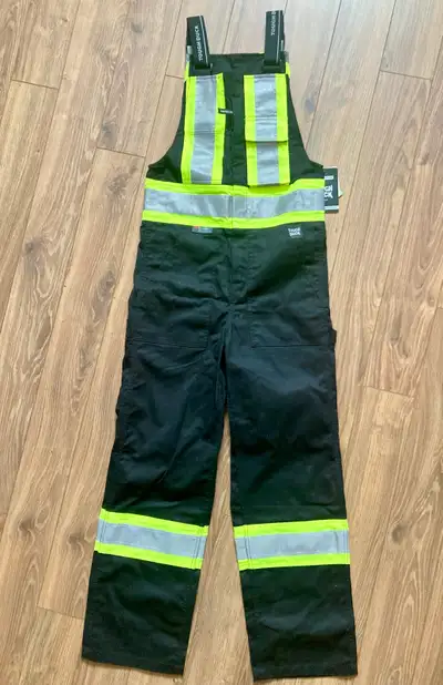 Absolutely new Tough Duck work overall. Men’s size XS, but fits women’s size M–L. Good quality, dura...