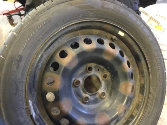 4 pneus été avec jantes et valves TPMS 205/55 R16 dans Pneus et jantes  à Shawinigan