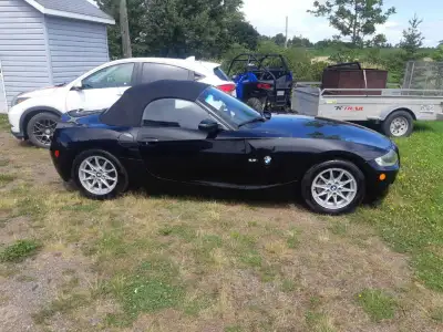 Bmw z4,2005, seulement 94000 km, très bonne condition.Prix ferme, aucun échange.
