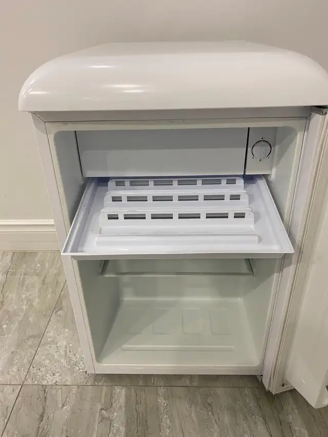 Sold - Galanz Mini Retro Fridge/Refrigerator - Sold in Refrigerators in Mississauga / Peel Region - Image 9