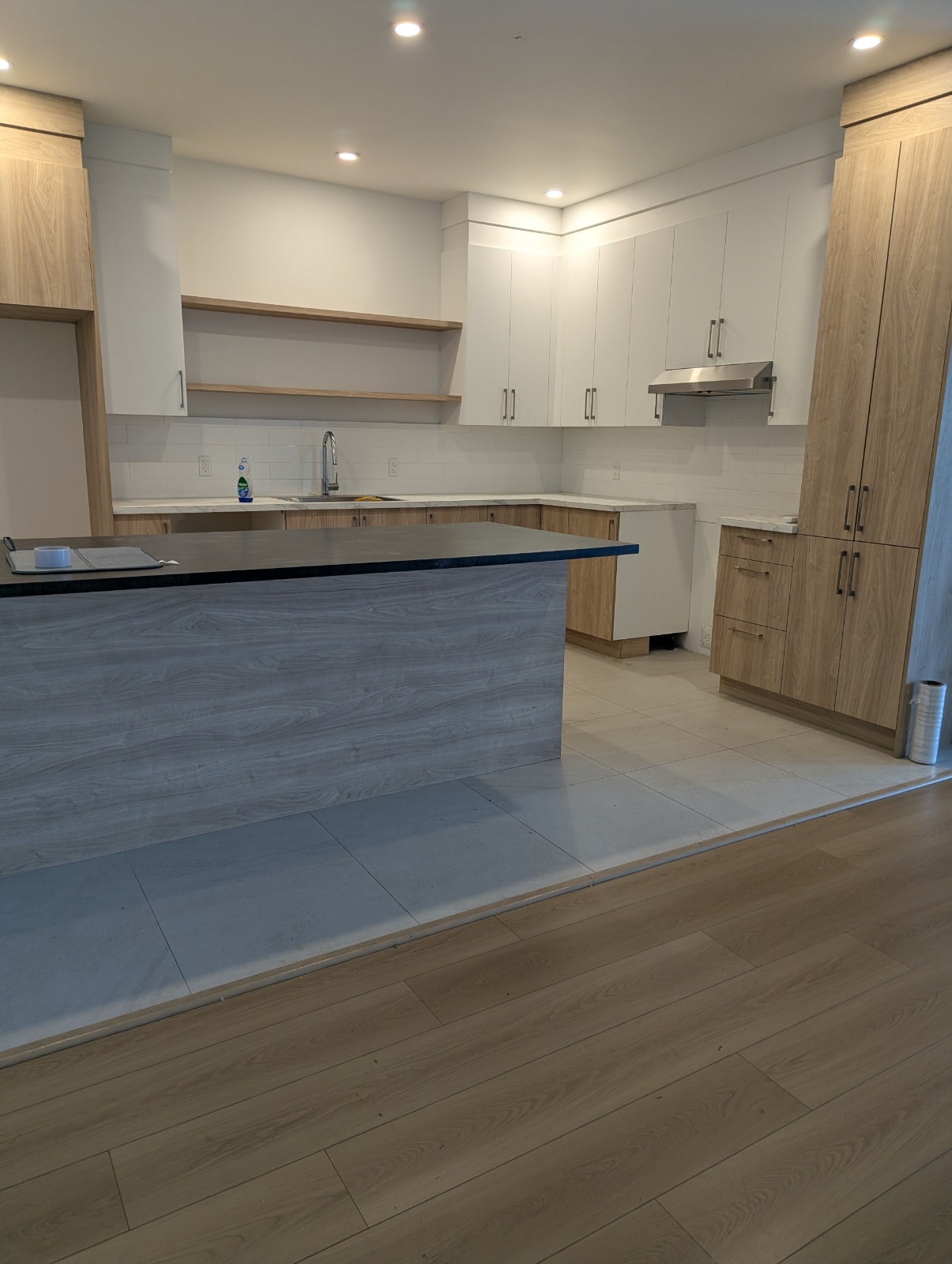 LUXUEUX 4 1/2 À LOUER À MONTRÉAL — photo 1