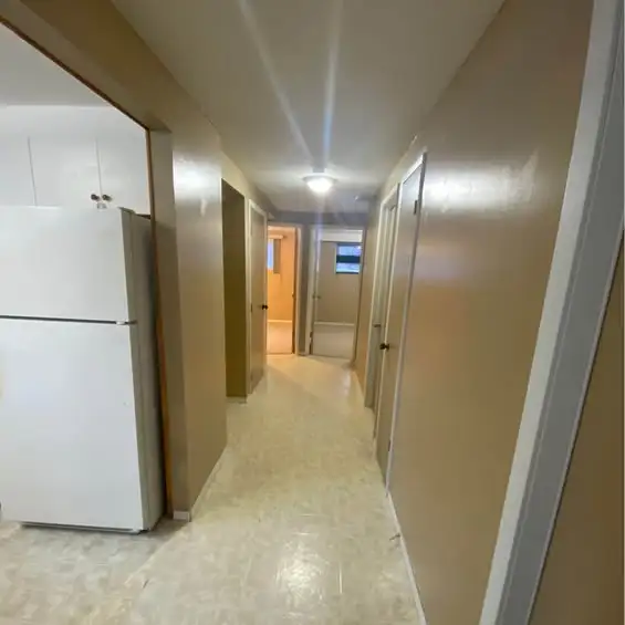 Spacious 2 bedroom lower duplex unit in Tuxedo in Long Term Rentals in Calgary - Image 11