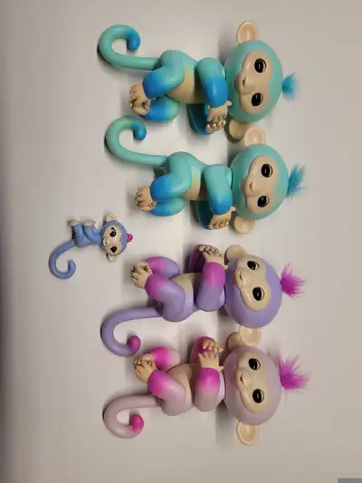 4 Fingerlings Monkey - Interactive Toy and baby fingerling, View more