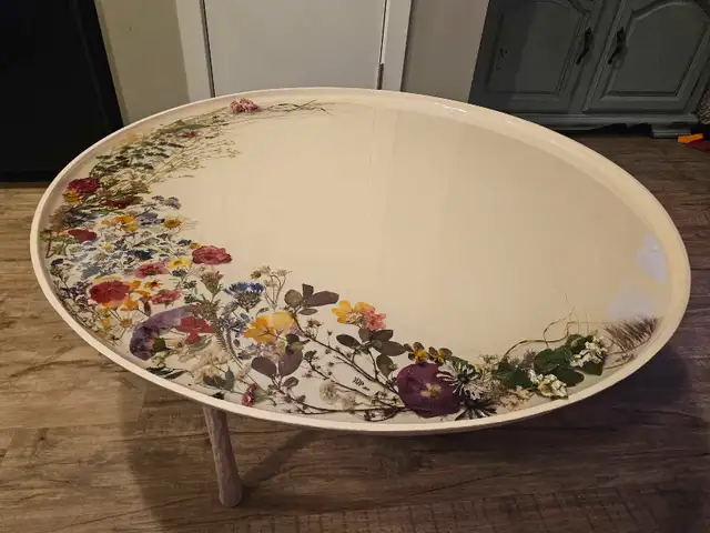 Heirloom Botanical Round Table63234807082627121