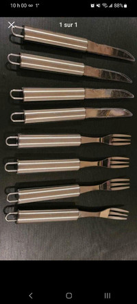 NEUFS: 4 couteaux et fourchettes pour viande sur grill 