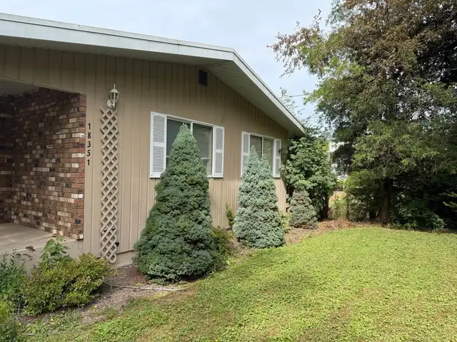 Lovely Family Acreage Home With Wonderful Views in Cloverdale in Land for Sale in Delta/Surrey/Langley - Image 4