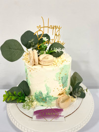Green Texture Cake with macarons topper birthday 