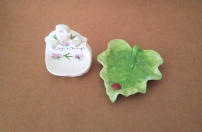 A pair of small ceramic display holders, in good condition, for jewellery or trinkets for just $2 ea...