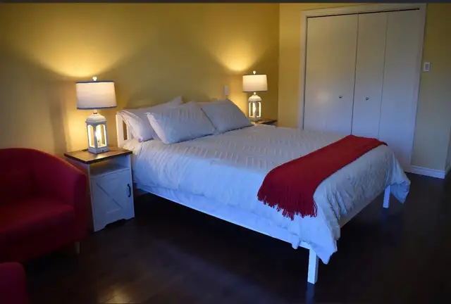 Stays: The Serf's Hideaway  538893056538716162
