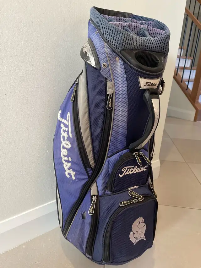 Titleist Golf Bag in Golf in Ottawa - Image 2