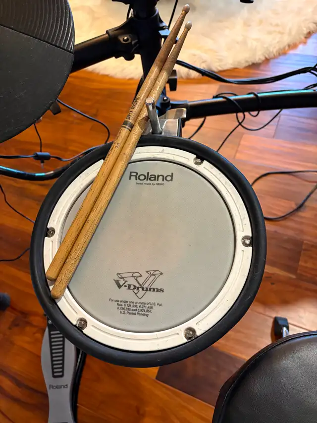 Roland TD-9S V-Tour Series Drum Kit Plus Pearl Single Drum Pedal in Drums & Percussion in Mississauga / Peel Region - Image 5