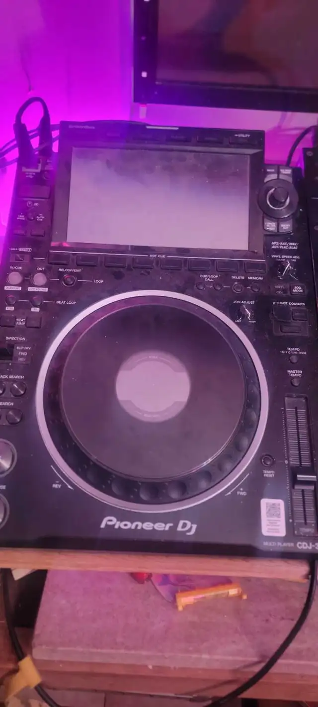 Pioneer DJ CDJ-3000 x2 in Performance & DJ Equipment in Bedford - Image 3