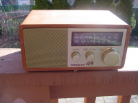 SANGEAN HIGH QUALITY AM/FM TABLE RADIO - LIKE NEW