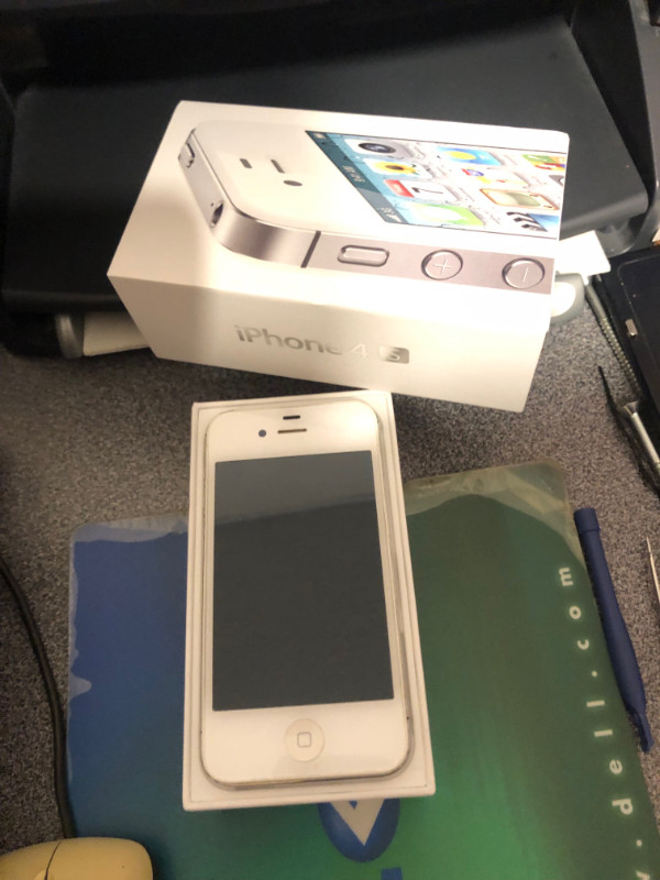 iPHONE 4s -  LIKE NEW WITH ORIGINAL BOX in Cell Phones in Markham / York Region - Image 3