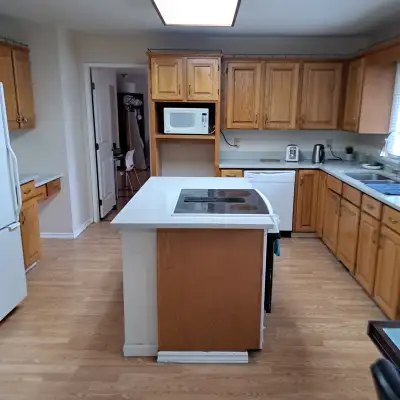 Room for rent in a house in south surrey
