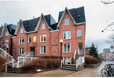 Townhouse for rent - prime downtown location