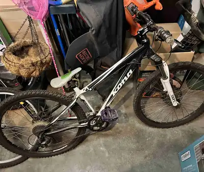 2014 Kona Fire Mountain. Good condition. Grips are warn. Aftermarket plastic pedals. Aftermarket sea...