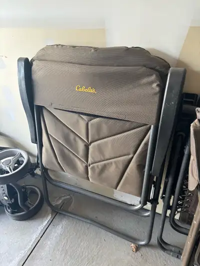 X-large cabela’s lawn chair