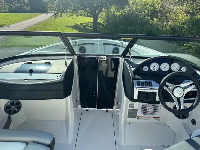 2022 Regal 2000 ESX in Powerboats & Motorboats in Saint John - Image 7