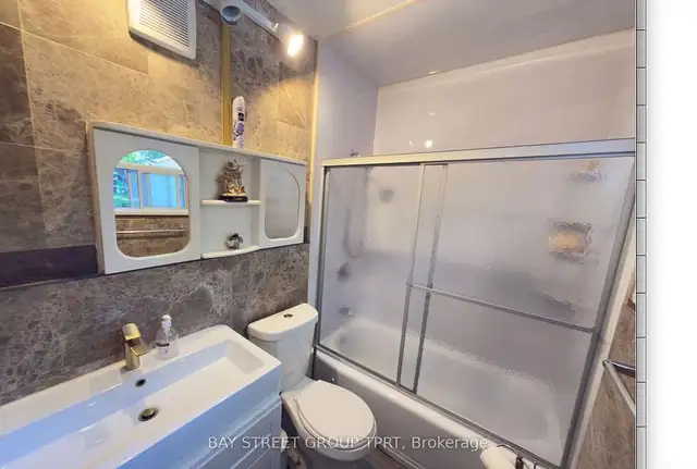 House for sale - Rexdale-Kipling in Houses for Sale in City of Toronto - Image 3