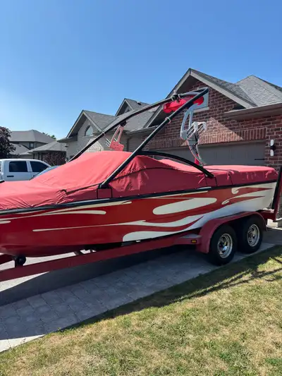 The 2006 MB Sports B52 is a high-performance 23-foot wakeboard and waterski tow boat, featuring a sp...