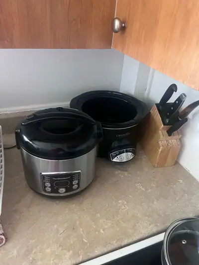 Cuiseur à riz Hamilton + Crock-Pot + Bloc de  couteaux  à vendre, View more