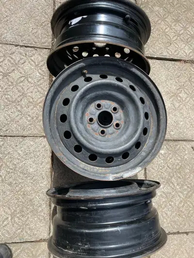 Good steel rims that came off my Toyota Corolla 2005 (5x100 pattern). $40 cash for the 4. No deliver...