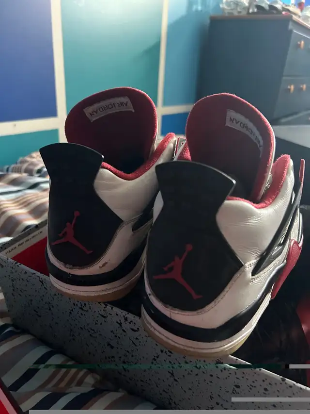 Jordan 4 Fire Red size 13 2012 w OG Box in Men's Shoes in Markham / York Region - Image 3