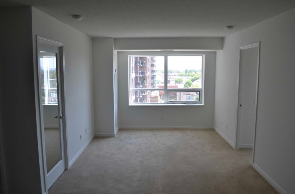 **2 BEDROOM, 1 BATH, PLUS DEN IN THE HEART OF THE JUNCTION** 2