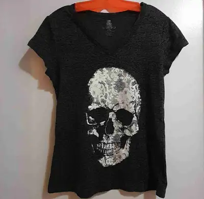 Jerry Leigh Apparel Cap Sleeve Gray Skull Junior Shirt Size L, View more